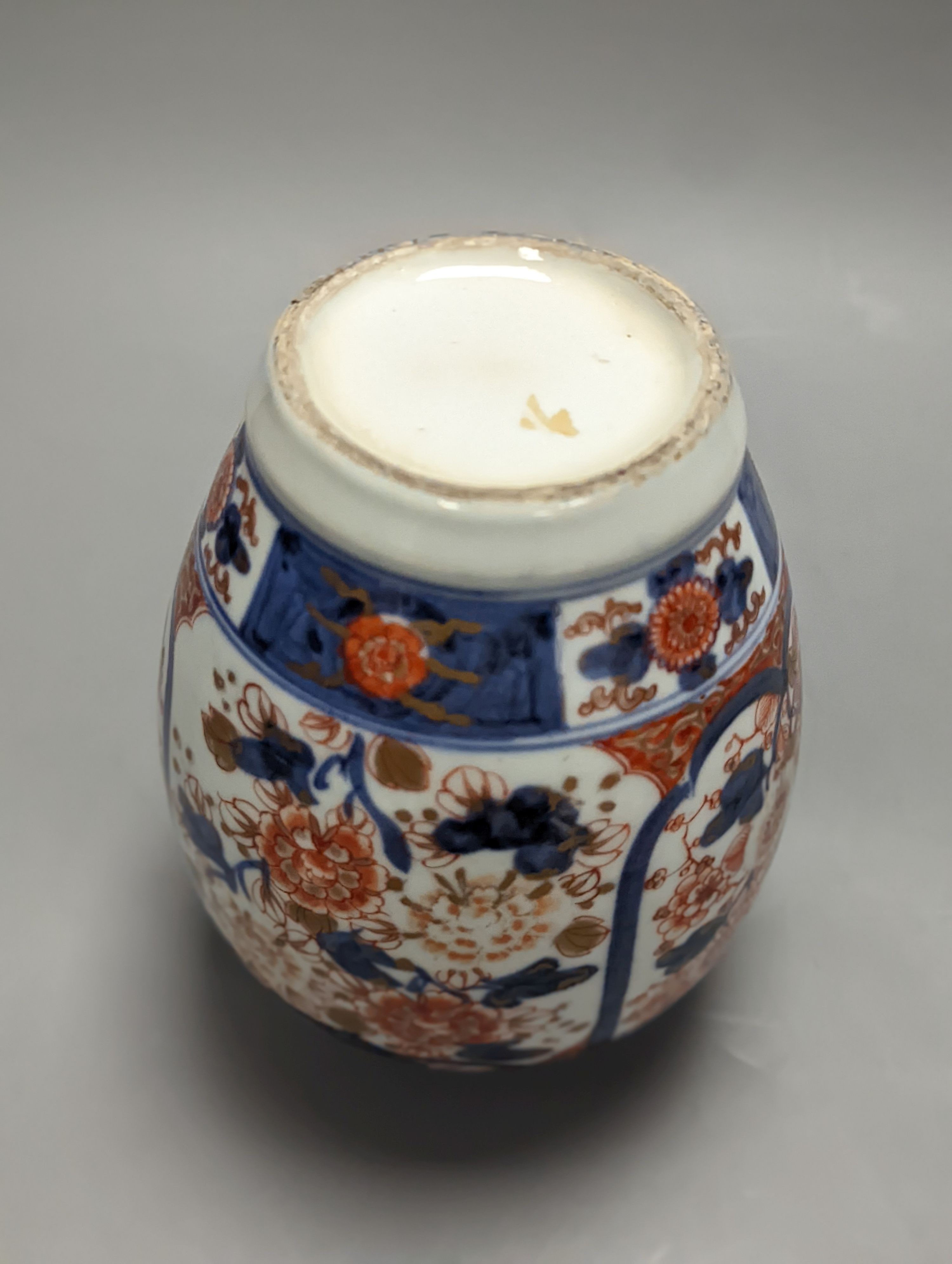 A 19th century Japanese Imari lidded vase 28cm